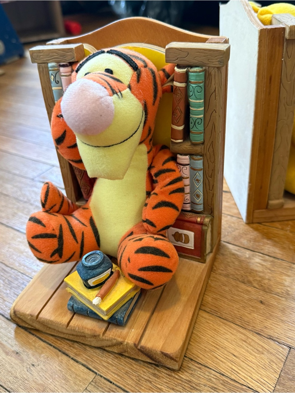 Disney Vintage Winnie the Pooh Bookend Buddies - Tigger & Pooh - Picture 2 of 5